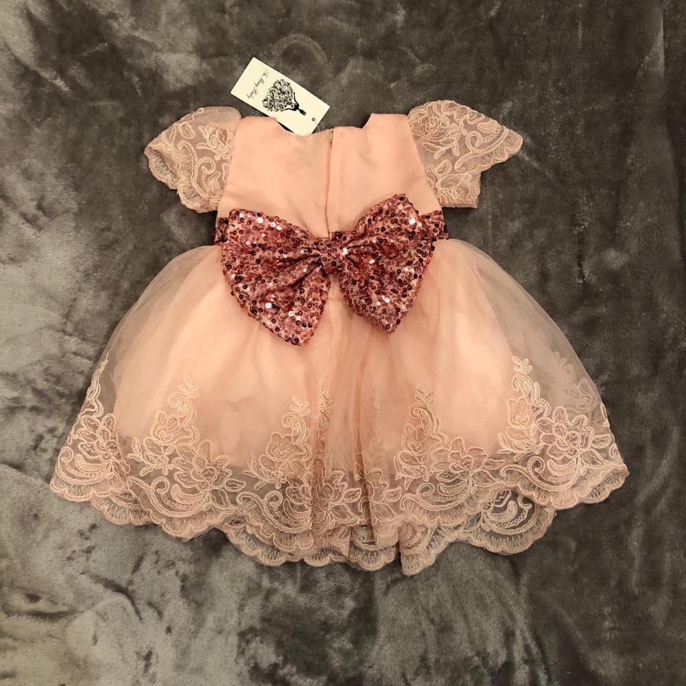 Formal lace puff dress for toddler. Size 3 NWT